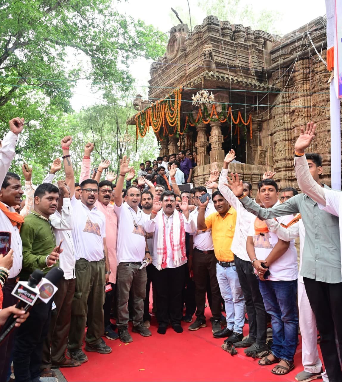 श्रावण के पहले सोमवार विजय शर्मा ने की 18 KM पदयात्रा: बूढ़ा महादेव से भोरमदेव तक हजारों शिवभक्तों के साथ चले श्रावण के पहले सोमवार विजय शर्मा ने की 18 KM पदयात्रा: बूढ़ा महादेव से भोरमदेव तक हजारों शिवभक्तों के साथ चले