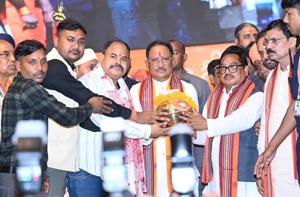 संत रविदास जयंती पर CM साय की बड़ी घोषणाएं: माघी पूर्णिमा को सार्वजनिक अवकाश, मांस-मदिरा बिक्री बंद; राज्य सम्मान भी मिलेगा संत रविदास जयंती पर CM साय की बड़ी घोषणाएं: माघी पूर्णिमा को सार्वजनिक अवकाश, मांस-मदिरा बिक्री बंद; राज्य सम्मान भी मिलेगा