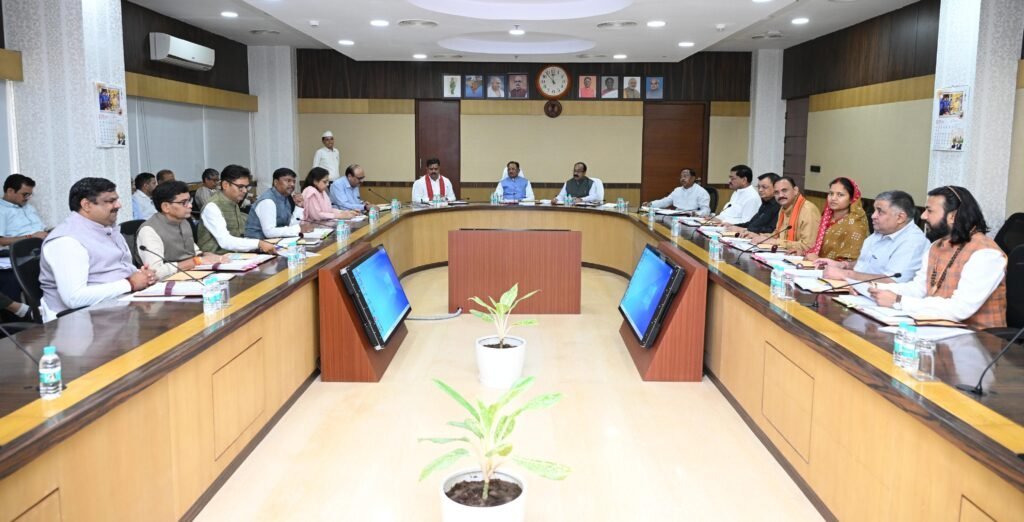 CG कैबिनेट का बड़ा फैसला: मुंगेली में बनेगा BEML का पहला हैवी इक्विपमेंट प्लांट, 79.70 एकड़ जमीन आवंटित CG कैबिनेट का बड़ा फैसला: मुंगेली में बनेगा BEML का पहला हैवी इक्विपमेंट प्लांट, 79.70 एकड़ जमीन आवंटित