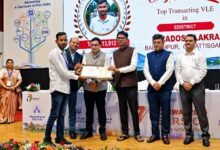 सेवा सेतु पोर्टल में उत्कृष्ट प्रदर्शन: बलरामपुर के निर्दोष लकड़ा बने प्रदेश के टॉप ट्रांजैक्शन वीएलई