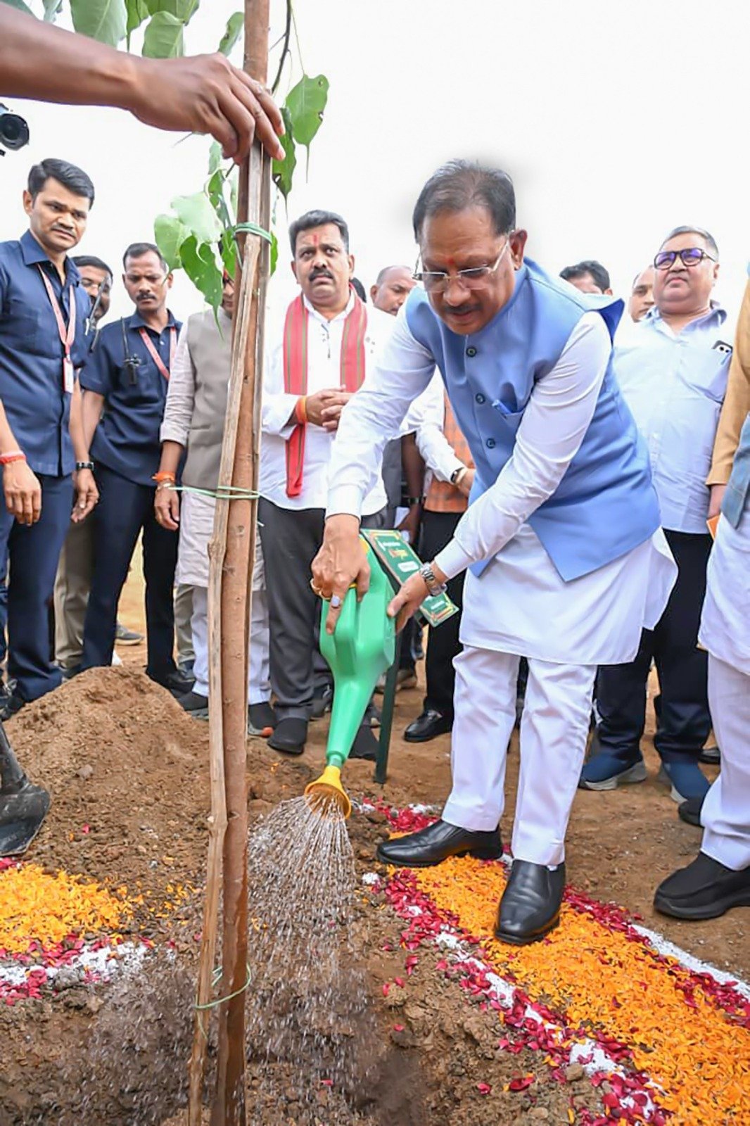 ‘एक पेड़ माँ के नाम’ का संदेश देकर CM ने किया वन महोत्सव का शुभारंभ: 15 एकड़ में 2500 पीपल, प्रदेशभर में चलेगा अभियान
