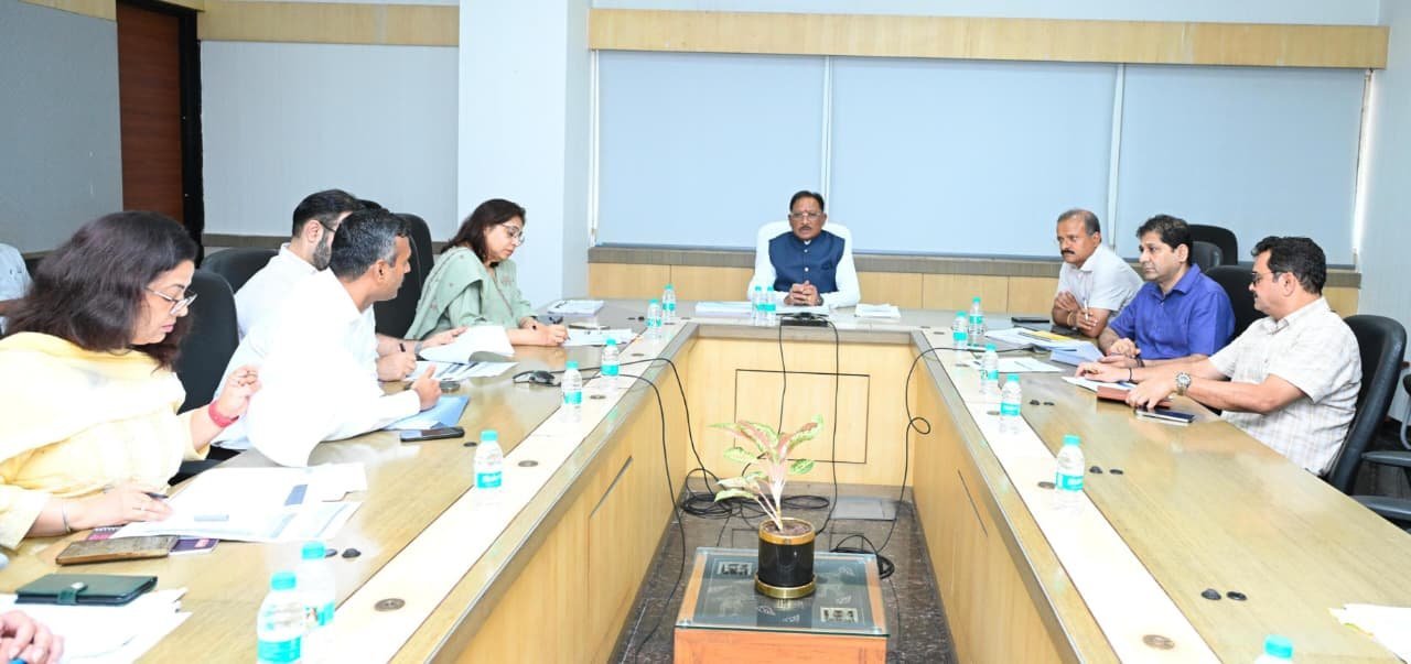 CM साय की हाईलेवल समीक्षा: CM हेल्पलाइन, सेवा सेतु और एग्रीस्टैक पर फोकस, लापरवाही करने वाले अफसरों को चेतावनी CM साय की हाईलेवल समीक्षा: CM हेल्पलाइन, सेवा सेतु और एग्रीस्टैक पर फोकस, लापरवाही करने वाले अफसरों को चेतावनी