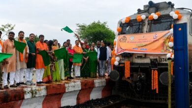 सरगुजा से रामलला-बाबा विश्वनाथ के दर्शन को निकले 850 श्रद्धालु: भारत गौरव ट्रेन को हरी झंडी, बुजुर्ग बोले—‘सपना हुआ साकार’