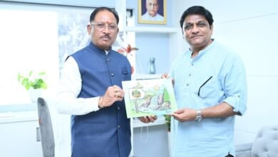 ‘मुस्कुराता बस्तर’ की गूंज मंत्रालय तक: CM साय ने की पहल की तारीफ, कहा—कला से निखरता है बच्चों का व्यक्तित्व