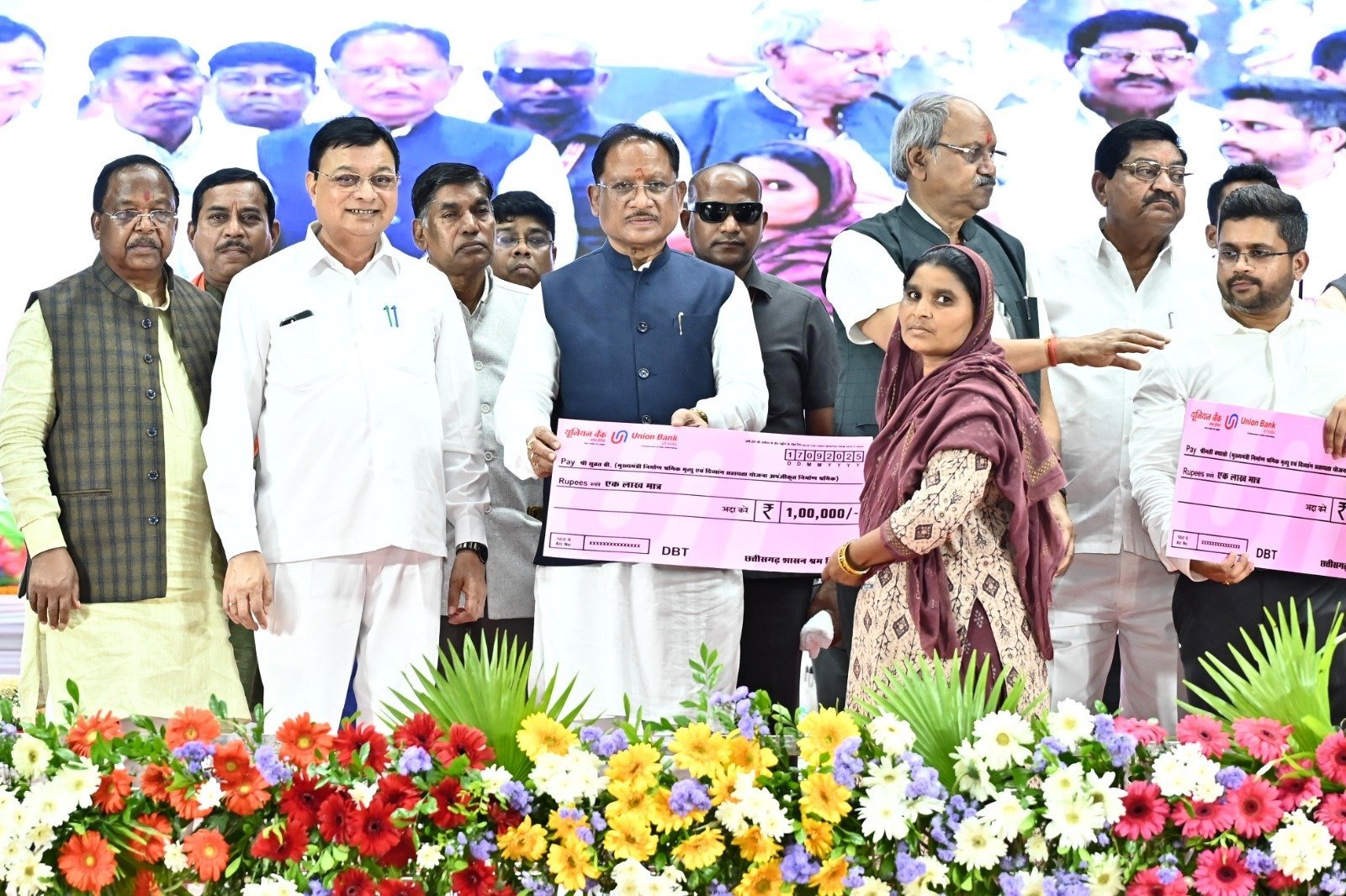 विशेष लेख : ढाई साल की उपलब्धियाँ- छत्तीसगढ़ का श्रमिक कल्याण के क्षेत्र में नई पहचान विशेष लेख : ढाई साल की उपलब्धियाँ- छत्तीसगढ़ का श्रमिक कल्याण के क्षेत्र में नई पहचान