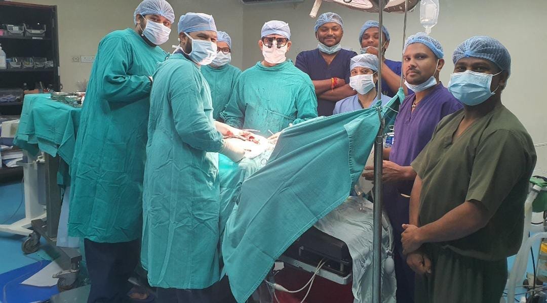 फेफड़ों की सर्जरी में रायपुर के अंबेडकर अस्पताल की बड़ी उपलब्धि: 2 महीने में 13 लोबेक्टॉमी, 15 से 70 साल तक के मरीजों का इलाज फेफड़ों की सर्जरी में रायपुर के अंबेडकर अस्पताल की बड़ी उपलब्धि: 2 महीने में 13 लोबेक्टॉमी, 15 से 70 साल तक के मरीजों का इलाज