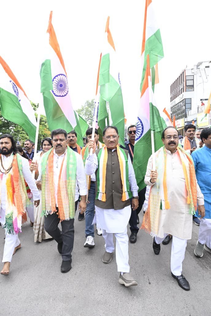तिरंगे के रंग में रंगा रायपुर, राष्ट्रध्वज के तले एकजुट हुआ जनसैलाब : CM विष्णु देव साय ने हाथ में तिरंगा थामकर किया भव्य तिरंगा यात्रा का नेतृत्व तिरंगे के रंग में रंगा रायपुर, राष्ट्रध्वज के तले एकजुट हुआ जनसैलाब : CM विष्णु देव साय ने हाथ में तिरंगा थामकर किया भव्य तिरंगा यात्रा का नेतृत्व