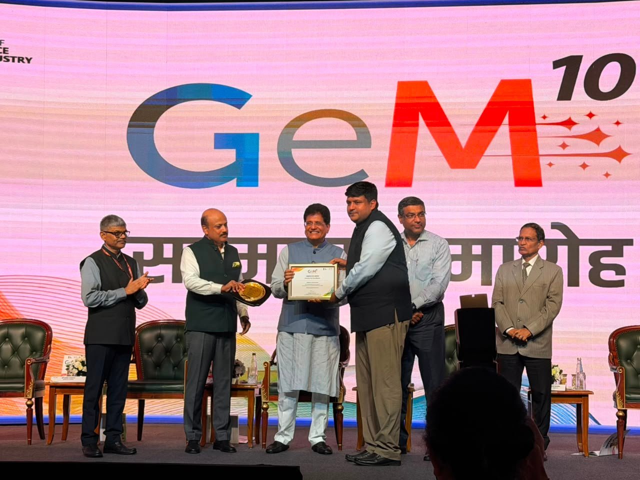 छत्तीसगढ़ को GeM अवार्ड : सरकारी खरीदी 113% बढ़ी, ₹3,935 करोड़ के ऑर्डर, छोटे उद्यमियों को मिले ₹1,800 करोड़ छत्तीसगढ़ को GeM अवार्ड : सरकारी खरीदी 113% बढ़ी, ₹3,935 करोड़ के ऑर्डर, छोटे उद्यमियों को मिले ₹1,800 करोड़
