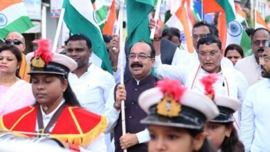 कांकेर में देशभक्ति का दिखा जुनून : अरुण साव की अगुवाई में ढाई किमी तिरंगा यात्रा निकली, 92 फीट लंबे ध्वज ने खींचा ध्यान कांकेर में देशभक्ति का दिखा जुनून : अरुण साव की अगुवाई में ढाई किमी तिरंगा यात्रा निकली, 92 फीट लंबे ध्वज ने खींचा ध्यान