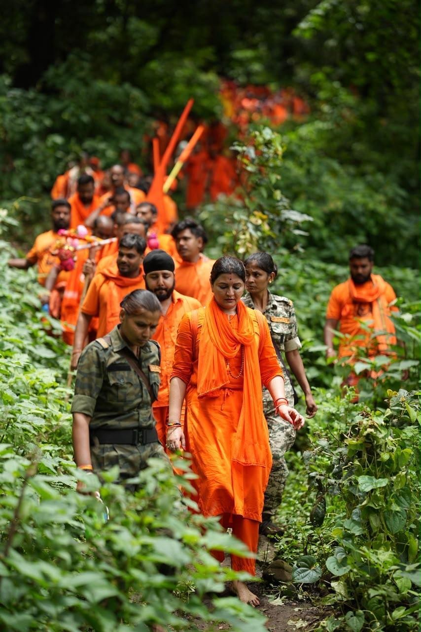 अमरकंटक से भोरमदेव तक 151 किमी कांवड़ यात्रा: नदी-पहाड़ और जंगल पार कर भावना बोहरा के साथ 600 कांवड़ियों के कदम बढ़े