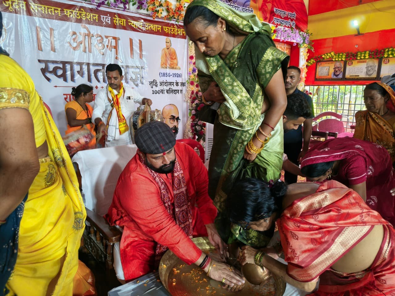 सावन महोत्सव में 500 परिवारों ने अपनाई सनातन परंपरा : प्रबल प्रताप जूदेव ने वैदिक मंत्रोच्चार के साथ कराई घर वापसी सावन महोत्सव में 500 परिवारों ने अपनाई सनातन परंपरा : प्रबल प्रताप जूदेव ने वैदिक मंत्रोच्चार के साथ कराई घर वापसी