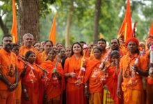 बोल बम के जयघोष से गूंजा वनांचल: भावना बोहरा के नेतृत्व में 500 कांवड़ियों ने पंडरिया विधानसभा में किया प्रवेश, दुर्गम जंगल-पथरीले रास्ते पार कर बढ़े आगे