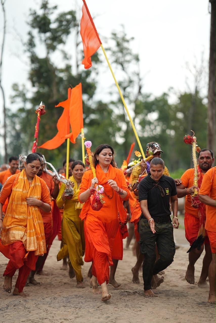 151 किमी कांवड़ यात्रा का चौथा दिन: भावना बोहरा संग मोहतरा पहुंची यात्रा, जगह-जगह पुष्पवर्षा से स्वागत, गूंजे हर-हर महादेव के जयकारे 151 किमी कांवड़ यात्रा का चौथा दिन: भावना बोहरा संग मोहतरा पहुंची यात्रा, जगह-जगह पुष्पवर्षा से स्वागत, गूंजे हर-हर महादेव के जयकारे