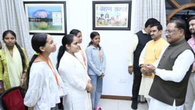 मुख्यमंत्री साय से मिले सरगुजा के 50 मेधावी छात्र, बोले- सपनों को लक्ष्य बनाकर अनुशासन और मेहनत से आगे बढ़ें