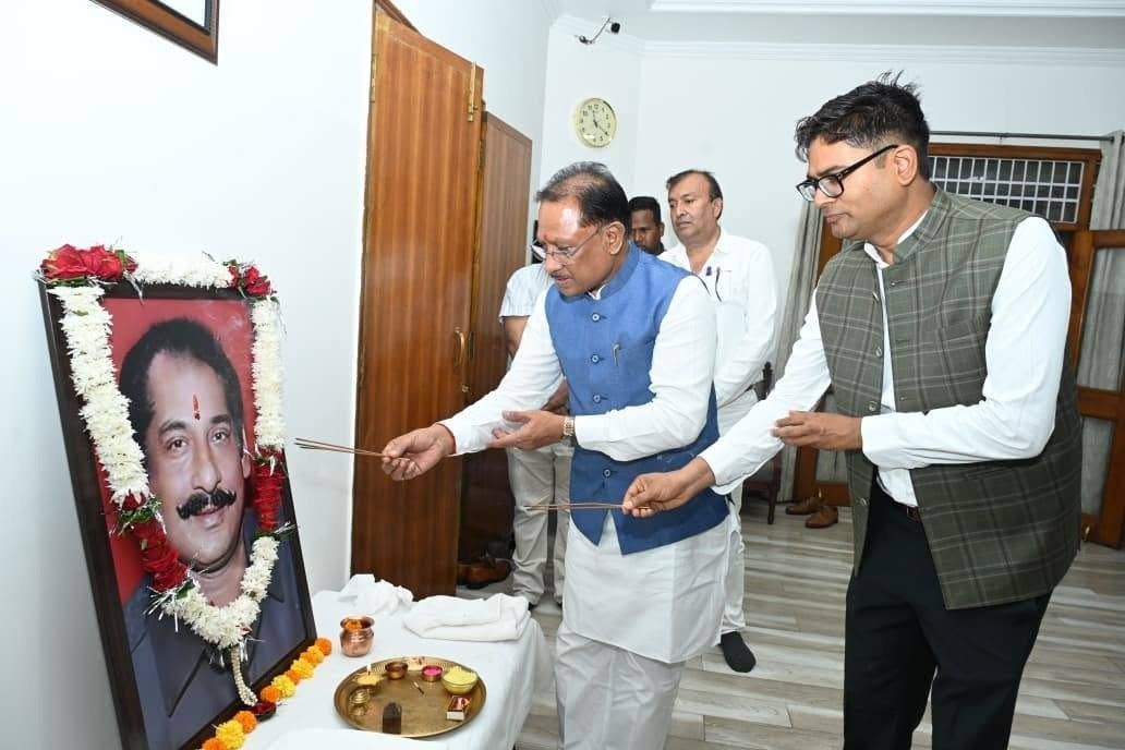 दिलीप सिंह जूदेव की पुण्यतिथि पर CM साय ने दी श्रद्धांजलि, बोले- जनजातीय समाज के स्वाभिमान के लिए किया आजीवन काम