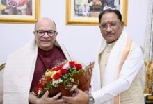 CM साय से मिले पद्मश्री डॉ. चंद्रप्रकाश द्विवेदी: ‘चाणक्य’ से इतिहास को जन-जन तक पहुंचाने के योगदान की सराहना
