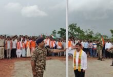 कर्रेगुट्टा पर पहुंची बस्तर तिरंगा यात्रा : उप मुख्यमंत्री विजय शर्मा ने फहराया तिरंगा, बोले – मेरे जीवन का सबसे महत्वपूर्ण दिन