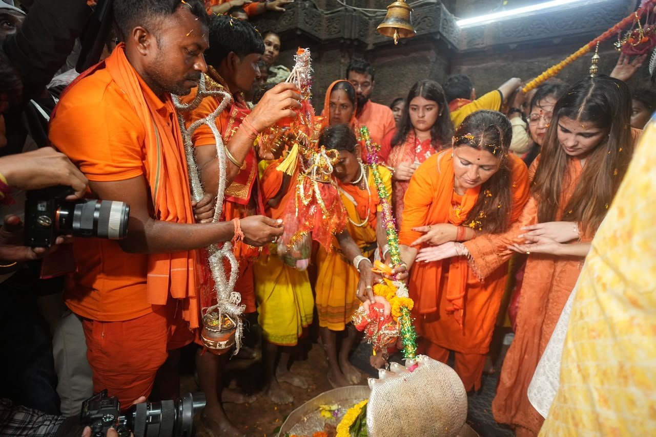 अमरकंटक से भोरमदेव तक 151 किमी कांवड़ यात्रा पूरी: विधायक भावना बोहरा समेत 600 कांवड़ियों ने किया नर्मदा जल से महादेव का अभिषेक अमरकंटक से भोरमदेव तक 151 किमी कांवड़ यात्रा पूरी: विधायक भावना बोहरा समेत 600 कांवड़ियों ने किया नर्मदा जल से महादेव का अभिषेक