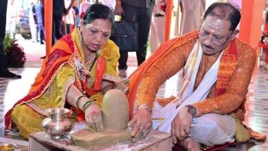 नागपंचमी पर CM विष्णुदेव साय ने बनाया पार्थिव शिवलिंग: परिवार संग फलेश्वरनाथ महादेव की पूजा, छत्तीसगढ़ की समृद्धि की कामना