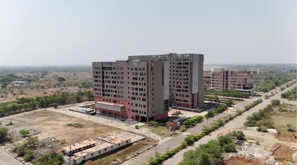 नवा रायपुर बनेगा रोजगारधानी: टेक्सटाइल, फार्मा, इलेक्ट्रॉनिक्स और IT में निवेश से हजारों युवाओं को मिलेगा रोजगार