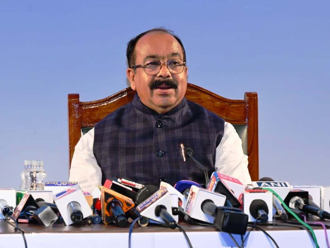 डिप्टी CM अरुण साव की प्रेस कॉन्फ्रेंस में बड़ा ऐलान: ढाई साल में 12,666 करोड़ के 1572 काम मंजूर, बोले—‘लोक निर्माण से छत्तीसगढ़ निर्माण’ डिप्टी CM अरुण साव की प्रेस कॉन्फ्रेंस में बड़ा ऐलान: ढाई साल में 12,666 करोड़ के 1572 काम मंजूर, बोले—‘लोक निर्माण से छत्तीसगढ़ निर्माण’