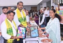धमतरी में जनजातीय कारीगर मेला: 20 कलाकारों ने लगाए स्टॉल, ट्राइफेड से जुड़कर राष्ट्रीय बाजार में पहचान बनाने का मिलेगा मौका