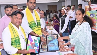 धमतरी में जनजातीय कारीगर मेला: 20 कलाकारों ने लगाए स्टॉल, ट्राइफेड से जुड़कर राष्ट्रीय बाजार में पहचान बनाने का मिलेगा मौका