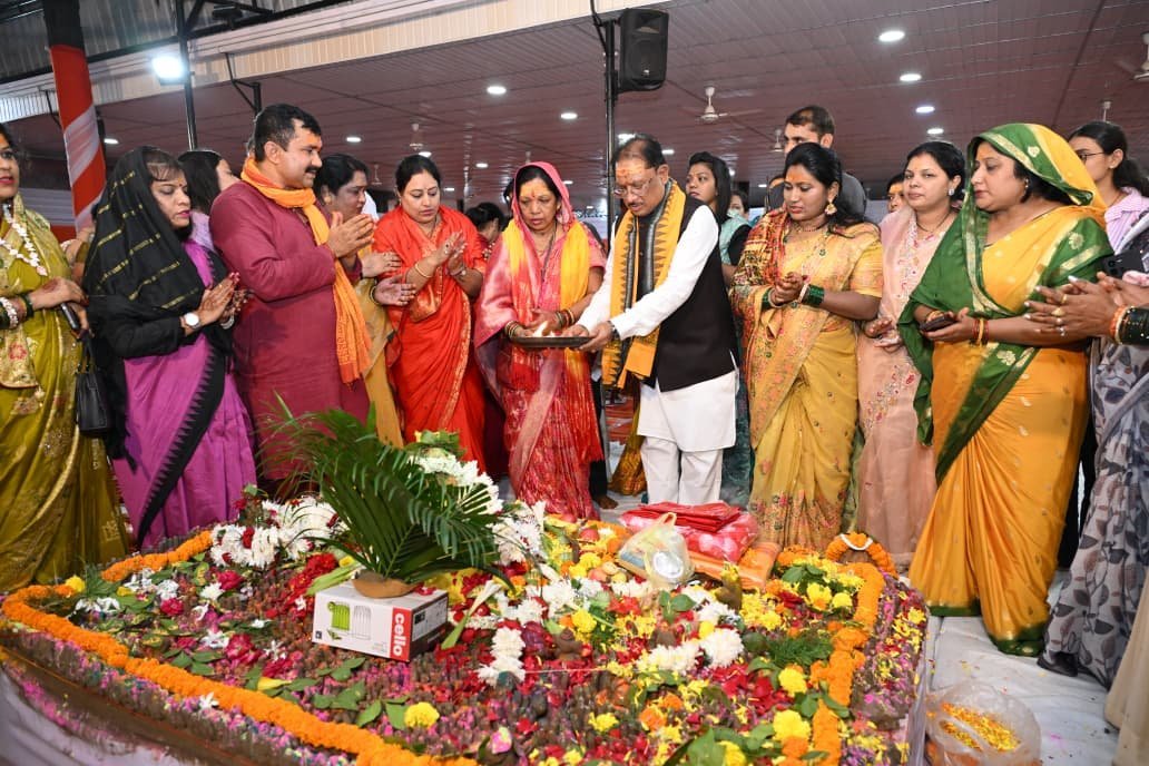 श्रावण में CM विष्णुदेव साय ने की भगवान शिव की पूजा, रुद्राभिषेक कर प्रदेशवासियों की खुशहाली और समृद्धि की कामना श्रावण में CM विष्णुदेव साय ने की भगवान शिव की पूजा, रुद्राभिषेक कर प्रदेशवासियों की खुशहाली और समृद्धि की कामना