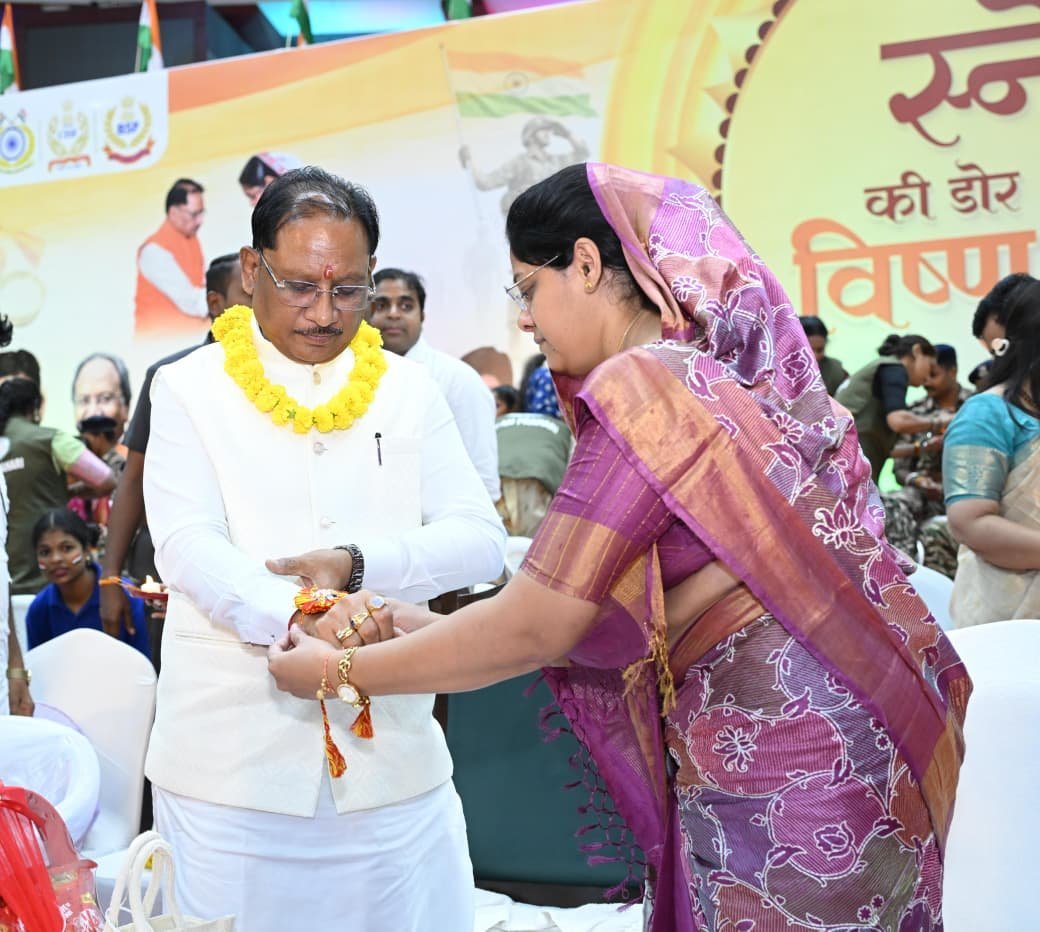 शहीद की पत्नी ने CM साय को बांधी राखी तो भावुक हुए ‘विष्णु भैया’: बोले—शहीदों के परिवार हमारे अपने, हर सुख-दुःख में सरकार साथ