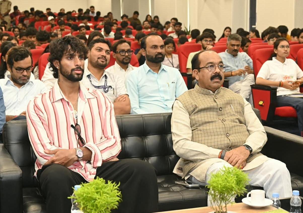खेलो इंडिया संवाद में 8 लाख युवाओं से जुड़े PM मोदी, अरुण साव ने कहा- युवाओं की ताकत से बनेगा विकसित भारत खेलो इंडिया संवाद में 8 लाख युवाओं से जुड़े PM मोदी, अरुण साव ने कहा- युवाओं की ताकत से बनेगा विकसित भारत