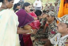 रक्षाबंधन पर दिखी अबूझमाड़ की बदली तस्वीर, आत्मसमर्पित महिलाओं ने पुलिस जवानों को बांधी राखी