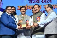 राष्ट्रीय खेल दिवस पर छत्तीसगढ़ की खेल प्रतिभाओं का सम्मान : CM साय ने 126 खिलाड़ियों-प्रशिक्षकों को राज्य खेल अलंकरण से नवाजा, 666 प्रतिभाओं को मिले 1.74 करोड़ रुपए