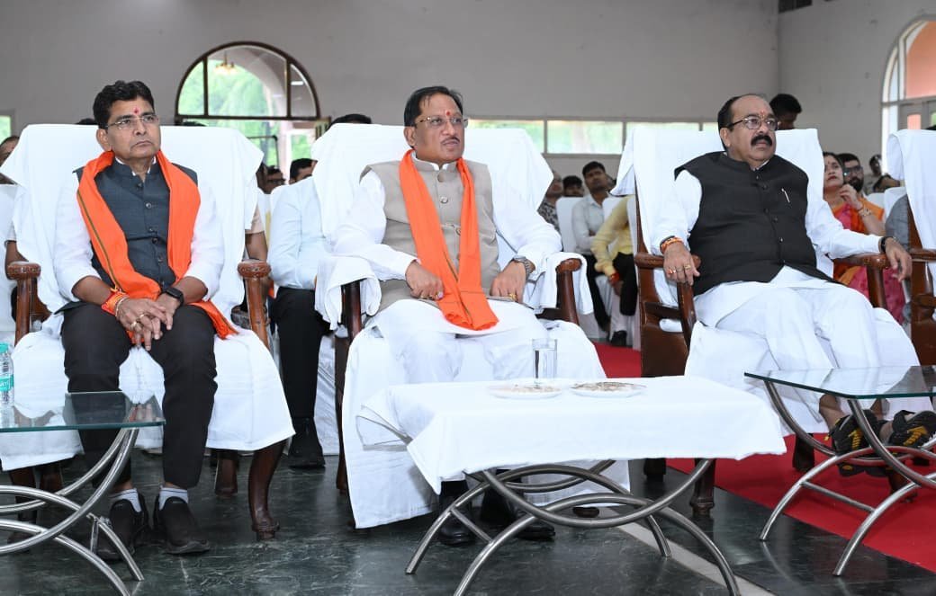 रायपुर में CM साय ने सुनी मन की बात: नशामुक्त युवा, हर घर तिरंगा और बेटियों की अंतरिक्ष उड़ान पर दिया जोर