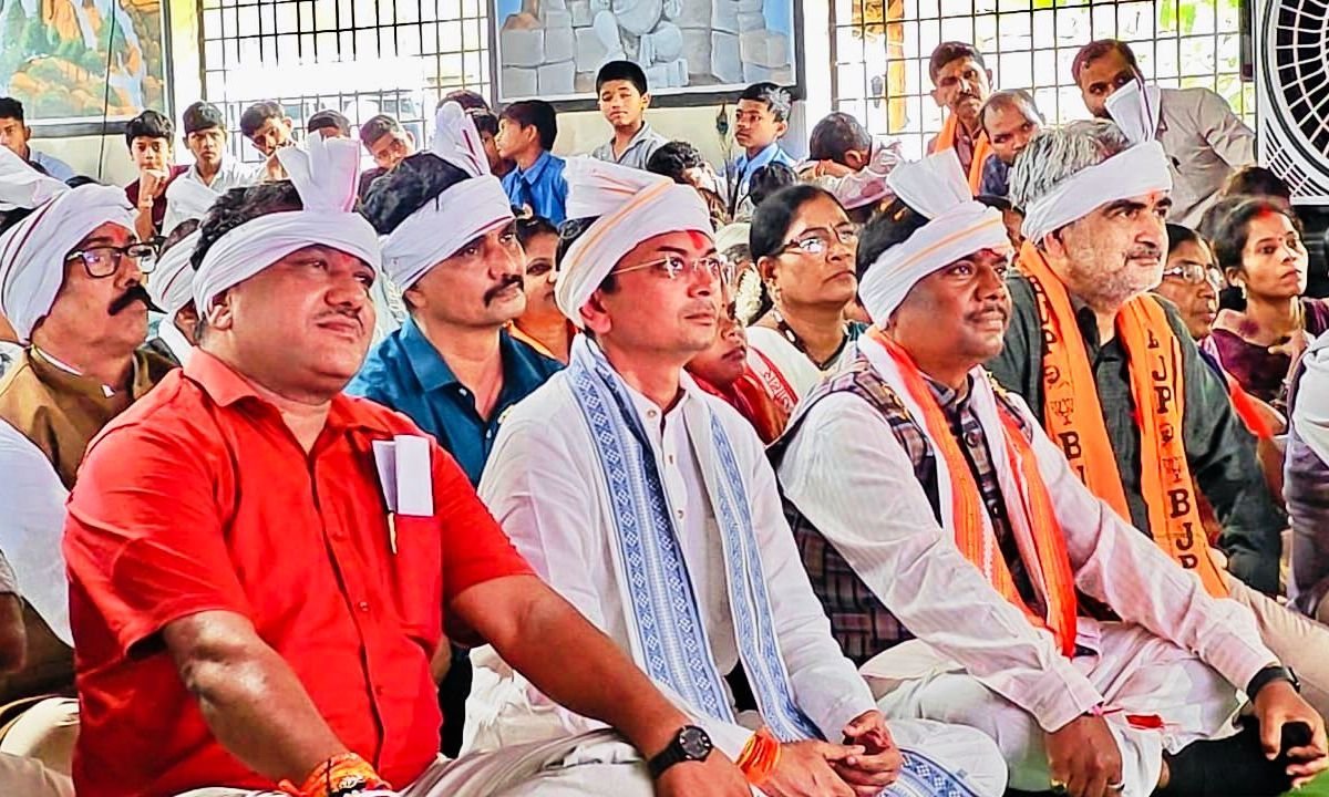बस्तर के छिंदनार में पहली बार ‘मन की बात’: जहां कभी धमाकों से दहशत थी, वहां आज प्रधानमंत्री को सुनने जुटे ग्रामीण