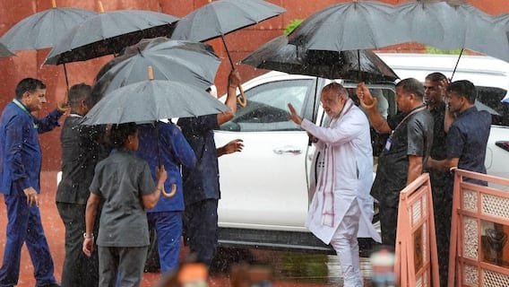 ‘गृह मंत्री सदन में आएं’ के नारों से गूंजा संसद: पेलेट गन मुद्दे पर विपक्ष का हंगामा, रिजिजू ने कहा- नियम से मंत्री जवाब देंगे