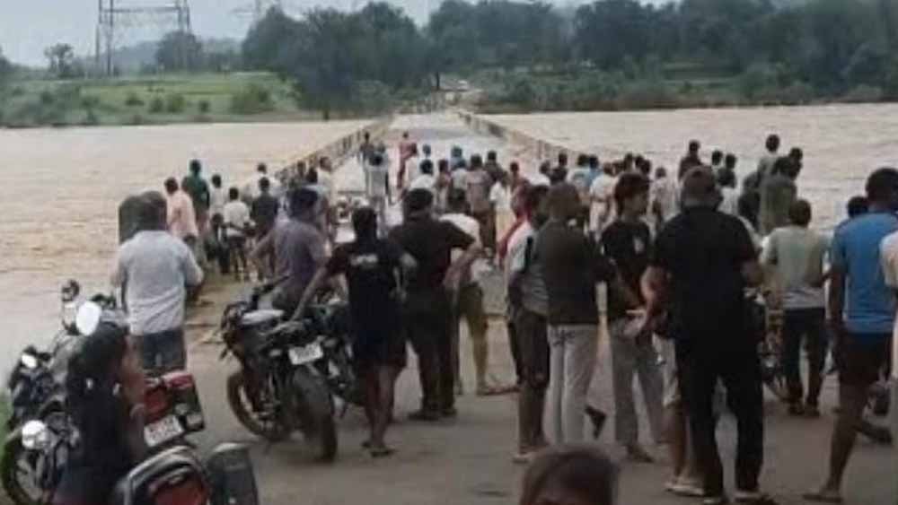 शहडोल में 10 घंटे मूसलाधार बारिश का कहर, बनास नदी उफनाई; रास्ते बंद और खेत जलमग्न शहडोल में 10 घंटे मूसलाधार बारिश का कहर, बनास नदी उफनाई; रास्ते बंद और खेत जलमग्न