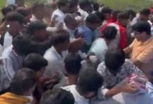 मेमू ट्रेन के उद्घाटन में पूड़ी-सब्जी पर टूट पड़े लोग, कैलारस रेलवे स्टेशन का वीडियो वायरल