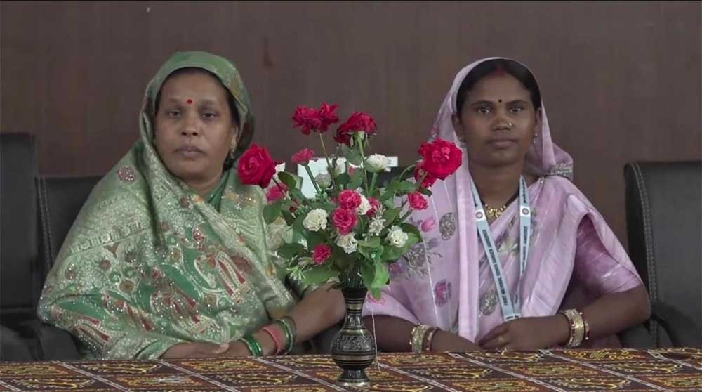 ‘आनंदी कुटुम्ब समृद्ध ग्राम’ राष्ट्रीय कार्यक्रम में पार्वती मंडावी और पिलेश्वरी नेताम ने साझा किए ग्रामीण विकास के अनुभव ‘आनंदी कुटुम्ब समृद्ध ग्राम’ राष्ट्रीय कार्यक्रम में पार्वती मंडावी और पिलेश्वरी नेताम ने साझा किए ग्रामीण विकास के अनुभव
