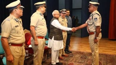राज्यपाल पटेल नशा परिवारों के भविष्य को करता है अंधकारमय राज्यपाल पटेल नशा परिवारों के भविष्य को करता है अंधकारमय