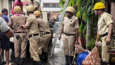 तारापीठ के होटल में भीषण आग, 7 लोगों की मौत; कई गंभीर रूप से घायल तारापीठ के होटल में भीषण आग, 7 लोगों की मौत; कई गंभीर रूप से घायल