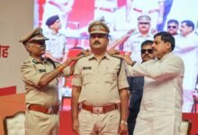 मुख्यमंत्री डॉ. यादव ने पुलिस विभाग के पदोन्नत अधिकारी और कर्मचारियों को बैज लगाए