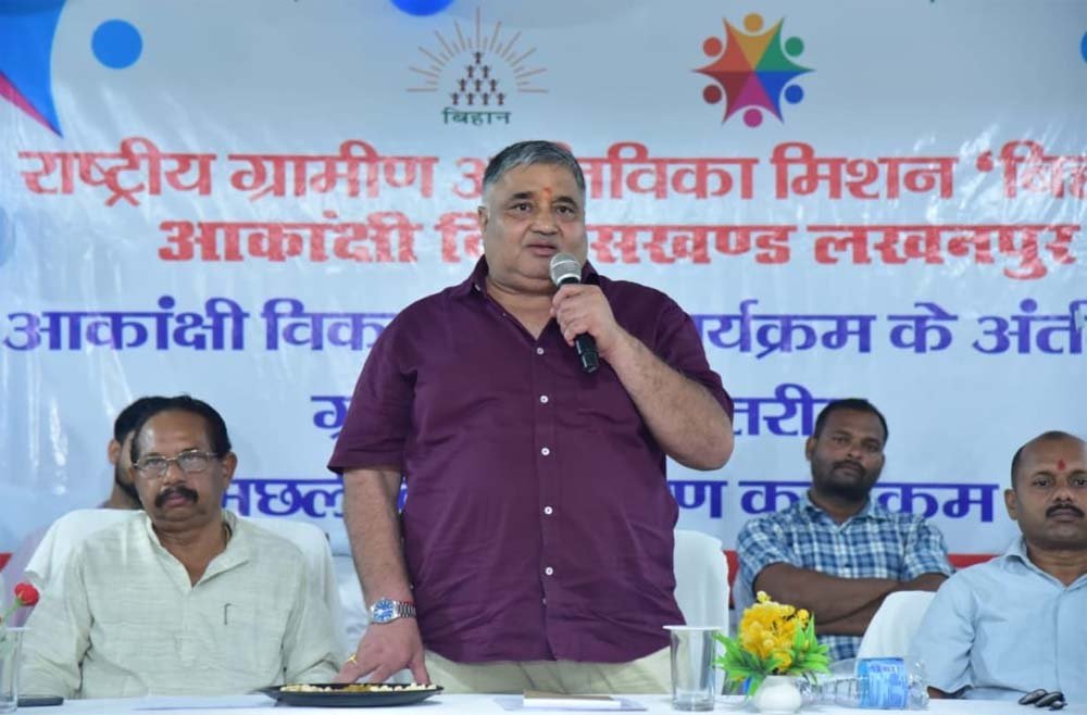 पर्यटन एवं संस्कृति मंत्री राजेश अग्रवाल ने लखनपुर में मछली बीज वितरण कार्यक्रम में की सहभागिता, महिला स्व-सहायता समूहों को आर्थिक रूप से सशक्त बनाने पर दिया जोर पर्यटन एवं संस्कृति मंत्री राजेश अग्रवाल ने लखनपुर में मछली बीज वितरण कार्यक्रम में की सहभागिता, महिला स्व-सहायता समूहों को आर्थिक रूप से सशक्त बनाने पर दिया जोर