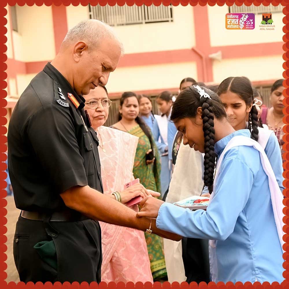 सैनिकों के सम्मान में विद्यार्थियों ने बांधा राखी का भावनात्मक रिश्ता सैनिकों के सम्मान में विद्यार्थियों ने बांधा राखी का भावनात्मक रिश्ता