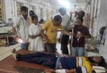 सिर्फ पानी के छींटे… और निकल गए चाकू-ब्लेड! युवक अस्पताल में भर्ती
