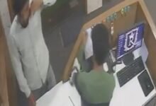 होटल के रिसेप्शन पर चेक-इन के दौरान 26 वर्षीय युवक की अचानक मौत, CCTV में कैद हुआ हादसा