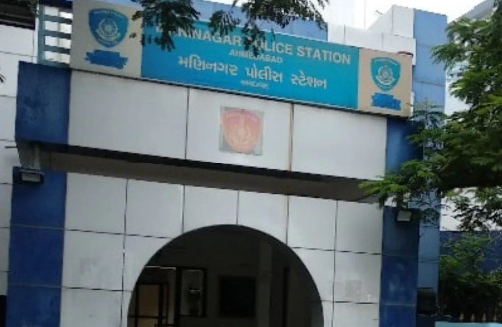 जेठानी के प्रेमी ने देवरानी-ननद की बनाई आपत्तिजनक रील,थाने में FIR जेठानी के प्रेमी ने देवरानी-ननद की बनाई आपत्तिजनक रील,थाने में FIR