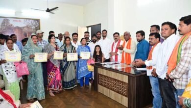 जरूरतमंदों के अपने पक्के घर का सपना हो रहा साकार, कवर्धा के 25 हितग्राहियों को मिला पीएम आवास