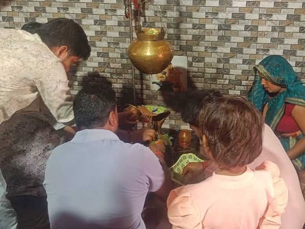 सावन की शिवरात्रि पर काशी विश्वनाथ धाम में श्रद्धालुओं का सागर सावन की शिवरात्रि पर काशी विश्वनाथ धाम में श्रद्धालुओं का सागर