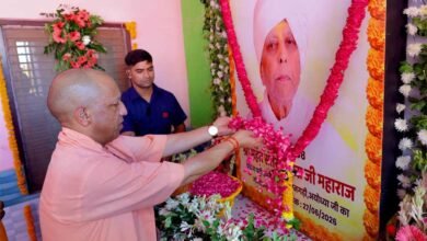 हनुमानगढ़ी में बजरंगबली के दरबार पहुंचे योगी, प्रदेश की सुख-समृद्धि की कामना की हनुमानगढ़ी में बजरंगबली के दरबार पहुंचे योगी, प्रदेश की सुख-समृद्धि की कामना की
