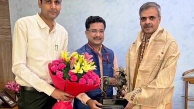 नगरीय प्रशासन विभाग के प्रमुख सचिव  सोनमणि बोरा ने केन्द्रीय आवासन और शहरी कार्य मंत्रालय के सचिव  सत्येन्द्र सिंह से नई दिल्ली में की मुलाकात